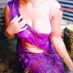 身体を洗う様子を公開するインド人女性Youtuber【Bhabhi hot bathing】