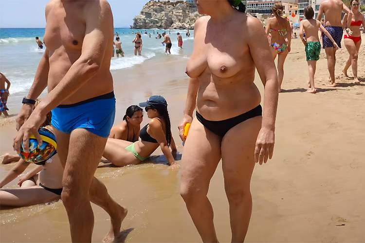 えちえち水着美女が一杯！スペインのベニドルムにあるレバンテビーチの2021年現在の様子【BENIDORM LEVANTE BEACH WALK 2021】