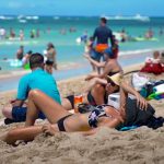 【4K映像】リゾートビーチの正に王道！ハワイ・ワイキキビーチの「イマ」を高画質で見てみよう【WAIKIKI Beach】