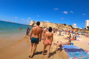 ポルトガルの有名な海水浴場「プライア・デ・カルカヴェロス(Praia de Carcavelos)」をお散歩した動画