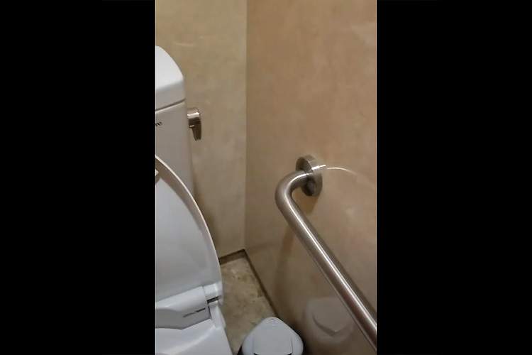 【マジキチ】女子トイレの汚物入れを開けて中身を確認するだけの動画を多数アップロードしている女性Youtuber?