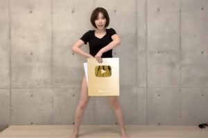 エロ系Youtuberの間で最近流行りの企画「ノーブラでエアリズム着てみた ...