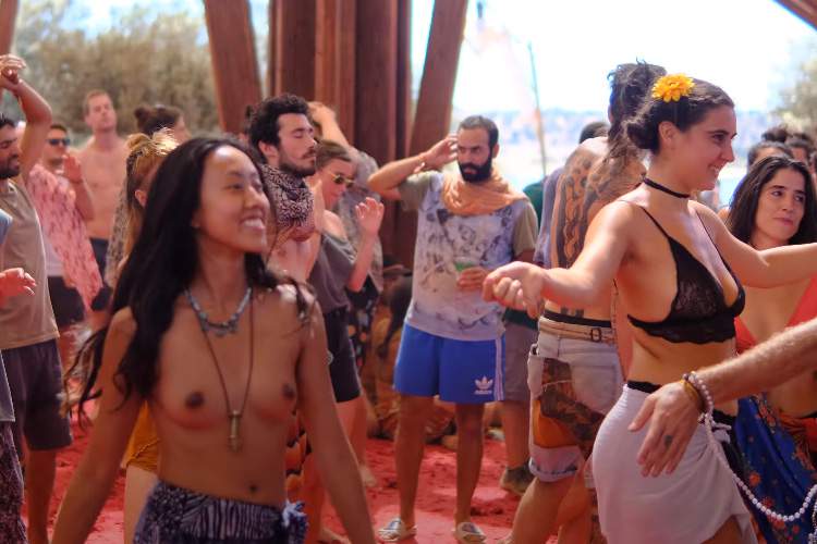 【Boom Festival 2022】おっぱい丸出し女性複数＆女性の腋毛が堪能出来る夏フェス動画