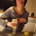 痛くて悶絶!!日本で暮らすベトナム人妻ユーチューバーが電動搾乳機で母乳を絞る!!【日越あんず－AnzuChannel】