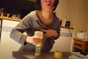 痛くて悶絶!!日本で暮らすベトナム人妻ユーチューバーが電動搾乳機で母乳を絞る!!【日越あんず－AnzuChannel】