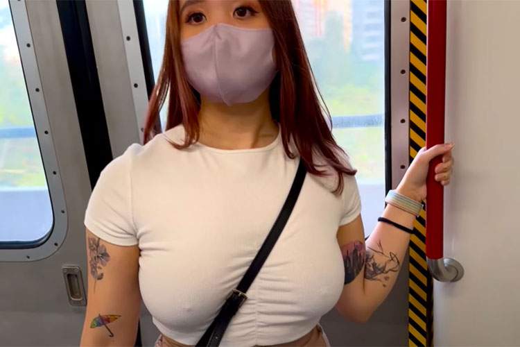 香港で活動しているらしい爆乳ユーチューバーがノーブラ白Ｔシャツで電車に乗る【YvonneClose💜】