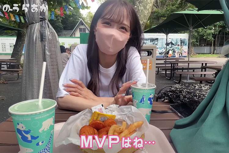 ノーブラ白Tシャツ姿で上野動物園をお散歩する女性Youtuber【りさのうらあか】