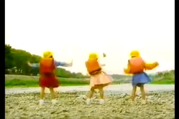 今だったらアウト！？パンチラ＆パンモロしてるＣＭのまとめ動画