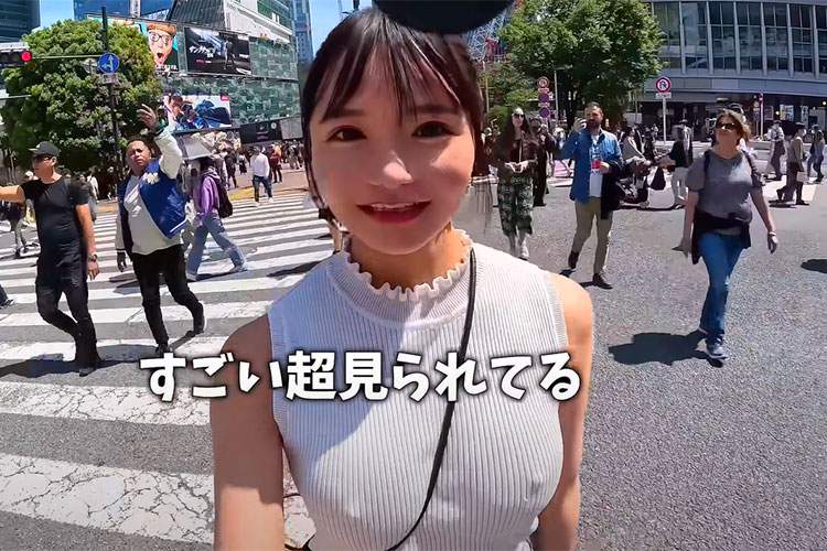 【ノーブラ散歩】乳首がビンビンに浮いた状態で渋谷スクランブル交差点を歩くガチ系Youtuber【月妃さら-Sara Tsukihi】