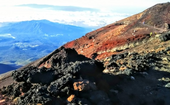 【画像】富士山の山小屋来てるけど意外と物安くてワロタ