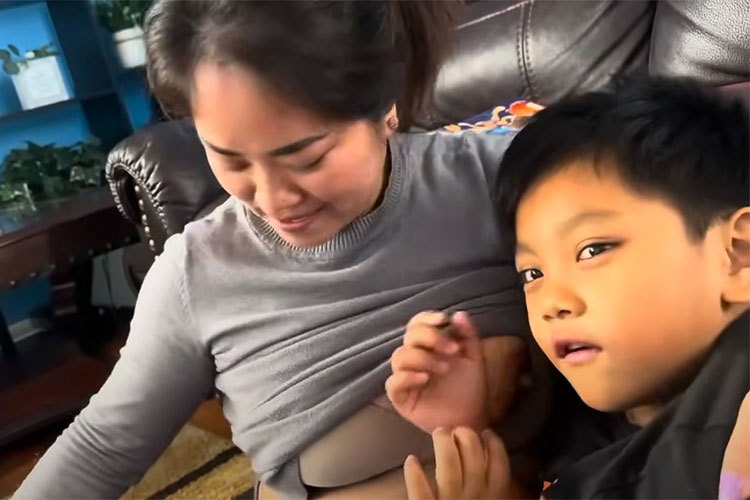 【Vlog】お母さんのおっぱいをまだ卒業出来てない男の子の日常【zakheng Uktar】