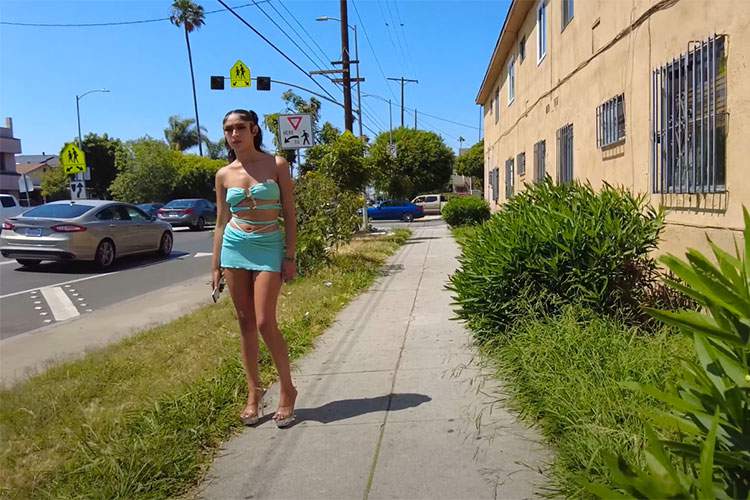 ロサンゼルスの有名立ちんぼ出没スポット「フィゲロア-ストリート(Figueroa-Street)」を散歩したら真昼間からケツ丸出しで歩いてる路上売春婦に遭遇ｗｗｗｗ2
