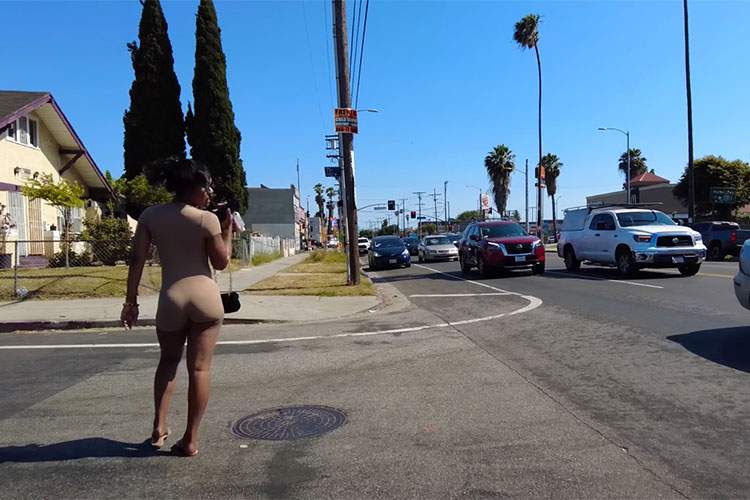 ロサンゼルスの有名立ちんぼ出没スポット「フィゲロア-ストリート(Figueroa-Street)」を散歩したら真昼間からケツ丸出しで歩いてる路上売春婦に遭遇ｗｗｗｗ3