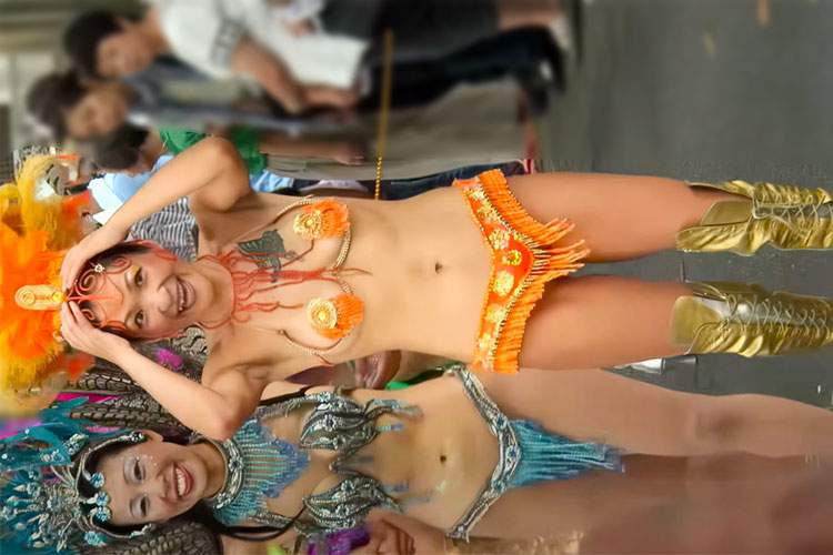 首以外ほぼおっぱい丸出し！な過激衣装で踊るサンバダンサーの映像