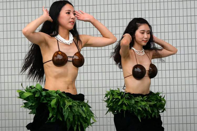 ダンス　乳首　エロ 4K高画質】代々木公園で開催されたワールドグルメ＆ミュージックフェスタにて