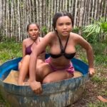 ブラジルの若い女の子が汚いタライの中に溜まった泥水の中に入るだけの動画【Mateus Pereira】