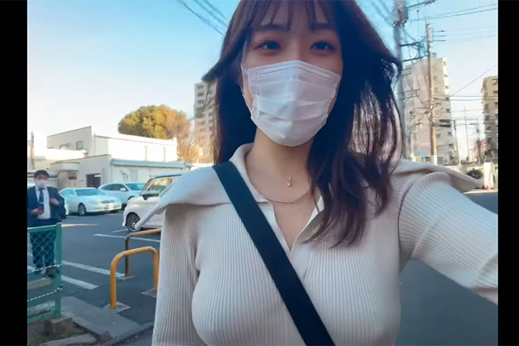 【初投稿】ノーブラで鷺沼駅前をお散歩するYoutuber【なつみかん🍊【女子大生の休日】】