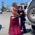 【衝撃映像】サンディエゴの路上で奇声を上げ下着姿になった女性が逮捕されるまでを撮影した動画【KONY 2012再び】