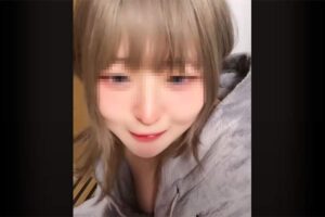 放送事故】ノーブラパーカーで配信してたらおっぱいが映ってしまった ...