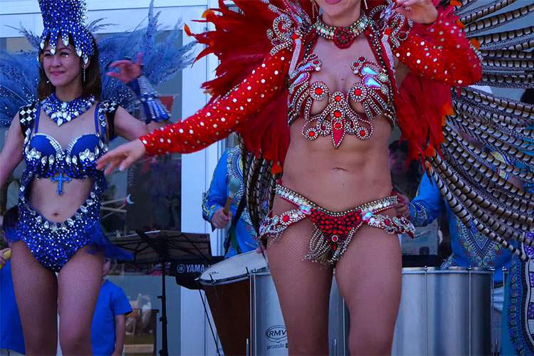 【月見の里野外フェスタ】腹筋割れてる！セクシー熟女サンバダンサーが凄い！！