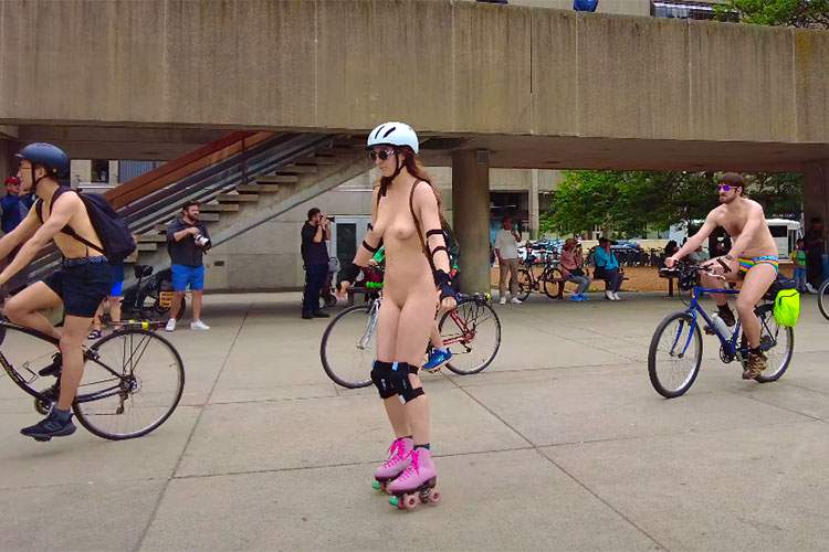 【WNBR2024】カナダのトロントで開催された全裸自転車フェスの様子