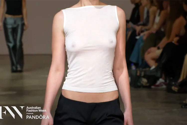 ファッションモデルの乳首 