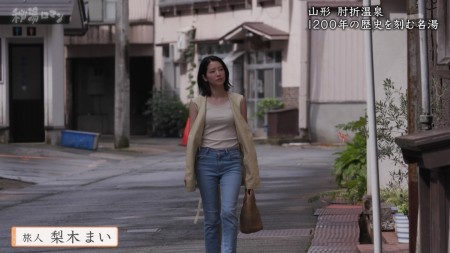 ちっぱい温泉美女さん、着衣シーンと入浴シーンで差がありすぎる