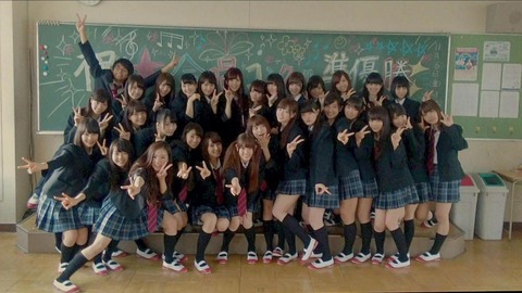 【画像】 商業高校の男子、ハーレム状態で嫉妬不可避ｗｗｗｗｗｗｗｗｗ