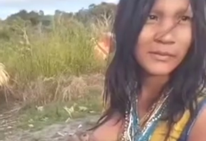 【衝撃映像】 アマゾンの部族女性、日常生活がエ●チすぎると話題に