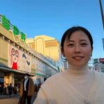 「ここまで着込めばバレないでしょ」厚着して新宿駅前をノーブラ散歩する女性Youtuber【ことみんちゃんねる】