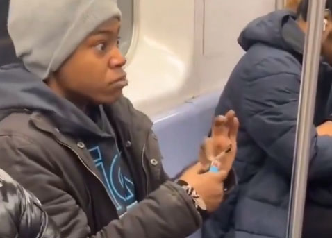 【悲報】 ニューヨークの地下鉄、限界突破ｗｗｗｗｗｗｗｗｗｗｗ