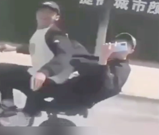 【衝撃映像】 煽り運転してたイキリDQN2人、まぬけな死に方する