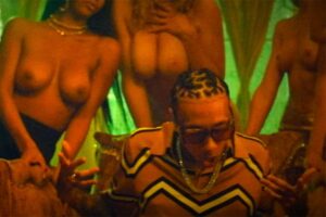 【お約束】裸の女性が多数登場するラッパーのMV【G-Eazy】