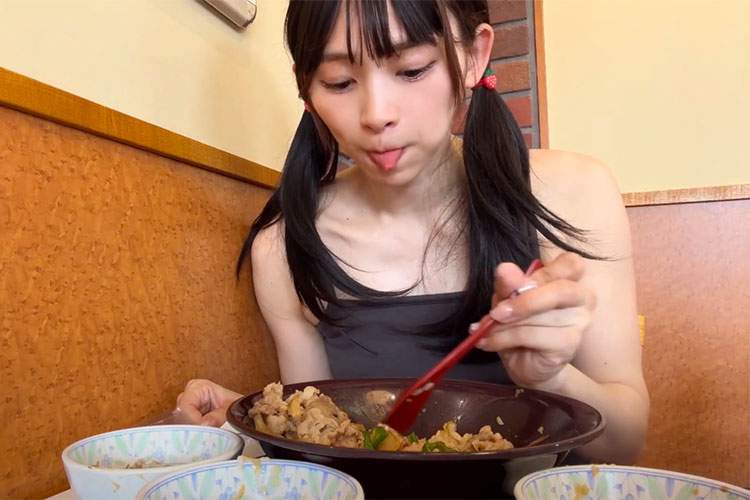 【食欲×性欲】ノーブラですき家のキング牛丼完食を試みるエロ系Youtuber【アミアミちゃんねる】
