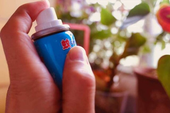 【SNS】 「蚊がいなくなるスプレー」で舌が“レレレ”に SNSで相次ぐ声…気になる健康への影響、メーカーの見解は？