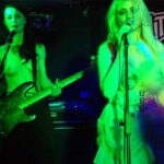 【The Courtesans】当たり前のようにおっぱい丸出しな刈り上げベーシスト女子