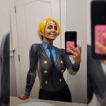 どうしてもおっぱいに目が行く...ボディーペイントでコスプレする巨乳の女性