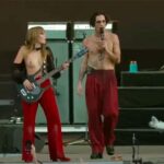 チャンネル登録者数551万人の人気バンド「Måneskin」の女性メンバー、ライブ中ステージの上でおっぱい丸出しにｗｗｗ