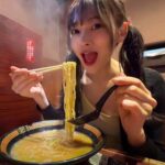 ノーブラで「一蘭の替玉何個食べられるか？」に挑戦するエロ系Youtuber【アミアミちゃんねる】