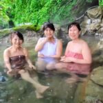 熟女温泉Youtuberさん、ファンの方々と混浴温泉で交流する【おもろい温泉】