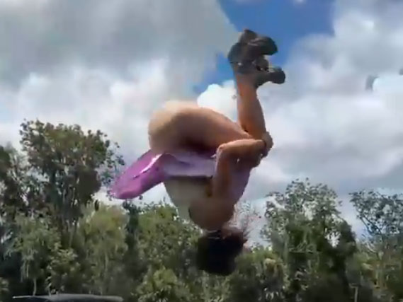 【※削除注意】 TikTokでノーパン＋バク宙が流行る ⇒ 普通に大事なトコロが映ってたｗ