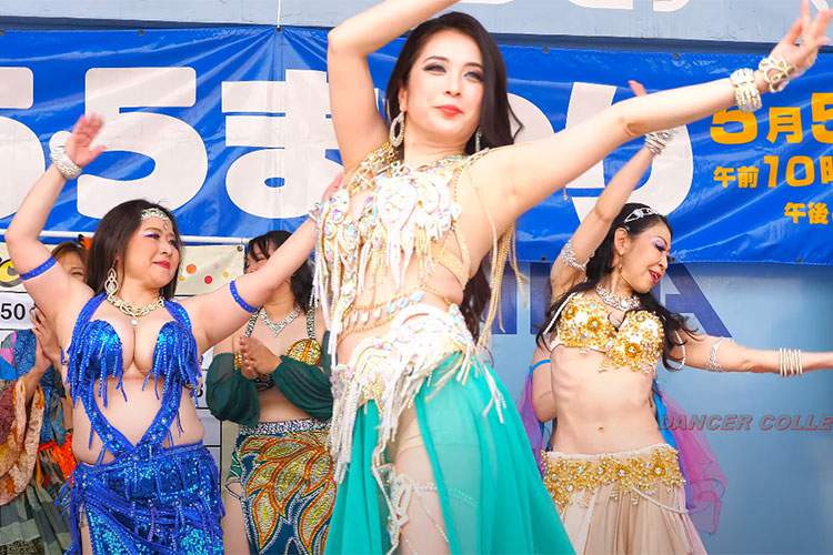 【55まつり】とんでもないダイナマイトボディーのベリーダンサーさんが圧巻のパフォーマンス！！