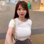ノーブラ白Tシャツ姿で大型ショッピングモールを徘徊するエロ系Youtuber【りえOL退職ちゃんねる】