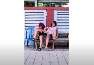 パンチラさせるためにドッキリを仕掛けるいたずら系Youtubeチャンネル