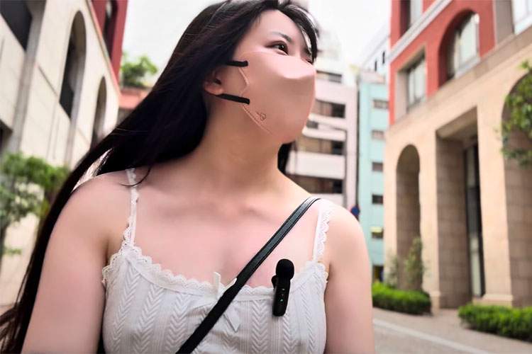 汐留のイタリア街をノーブラでお散歩するYoutuber【みかん🍊女子大生の日常】