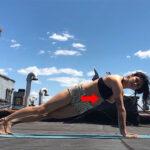 【43分長編】ちょくちょく乳首ポロリしつつヨガを実演する巨乳女性【Alexis Mucci】