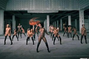 アメリカのラッパー、Doechiiさんのドエッチな全裸MV動画【Crazy】_compressed