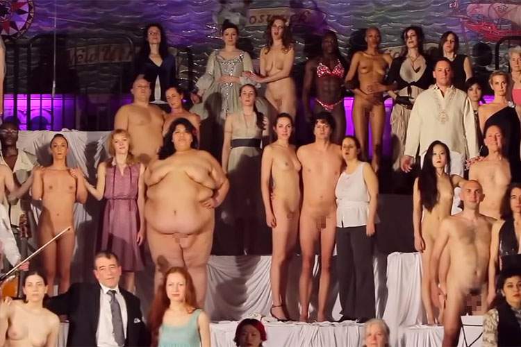 【芸術】スッポンポンだらけ！！男女人種体型問わず色んな人達が登場する舞台