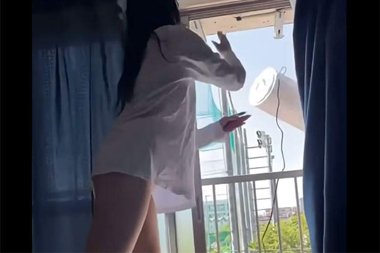 【狂気】パンチラしてるけどそれどころじゃない...窓から家電を投げ捨てる足血だらけガチメンヘラ女性の動画
