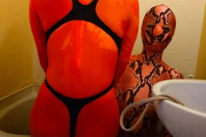 全身タイツでお風呂に入る女性２人組活動家の動画【ねずみこ】A